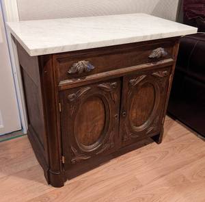 lot 7 image: Antique Marble Topped Commode