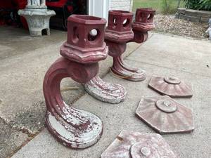 lot 252 image: 3 Concrete Garden Decor Pieces