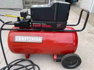 lot 279 image: Craftsman Single Cylinder 30 Gallon 5.5 HP Air Compressor Model 919.165020