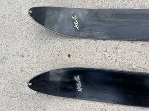 lot 282 image: Vintage Hart Skis Model 13086