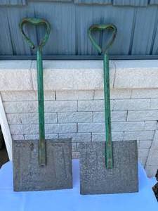 lot 294 image: 2 Vintage Metal Shovels