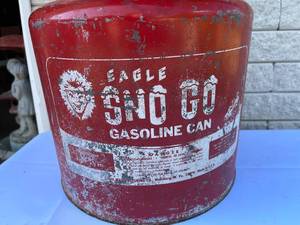lot 298 image: Vintage Eagle Sno Go 3 Gallon Gas Gan With Great Graphics
