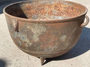 lot 299 image: Large Vintage Metal Rusty Cauldron Planter