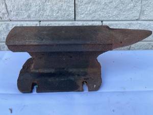 lot 302 image: Vintage Rusty Anvil