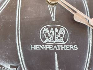 lot 313 image: Hen-Feathers Wall Mount Battery Operated Clock