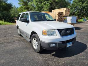 lot 2 image: 2004 Ford Expedition XLT 4-Door Wagon