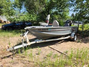 lot 4 image: Alumacraft Phantom Fishing Boat with Mariner 115 Outboard Motor and EZ Loader Single Axle Trailer