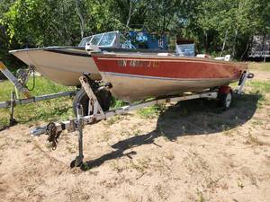lot 5 image: Lund Fishing Boat with Johnson 15 Outboard Motor and Single Axle Trailer
