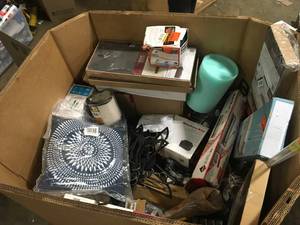 lot 41 image: Mix Pallet of Home Decor Items & Houseware - Customer Returns - Review all pictures