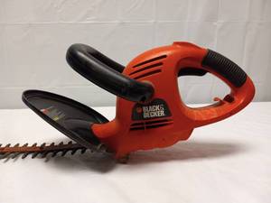 BLACK & DECKER CIRCLE SAW AND TRIMMER