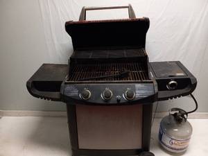 GAS GRILL WITH PROPANE TANK