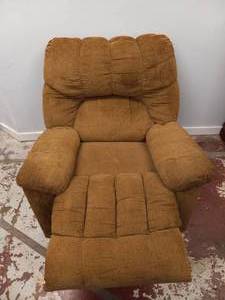 BROWN RECLINER CHAIR