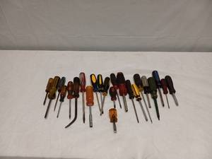 ASSORTED SCREW DRIVERS