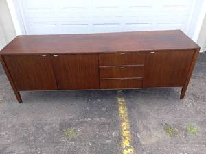 VINTAGE MID-CENTURY MODERN DEEP CREDENZA BY STOW AND DAVIS