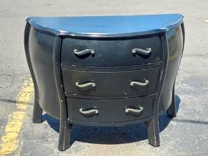 PAIR OF FRENCH STYLE BEDSIDE BOMBE CHEST CABINETS