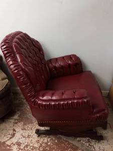 VINTAGE RED LEATHER CIGAR LOUNGE CHAIR