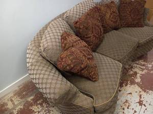 GORGEOUS HANCOCK & MOORE CUSHIONED SOFA