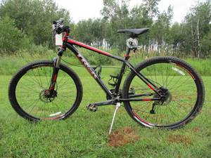 lot 5 image: Trek XCaliber 7 Mountain Bike