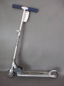 lot 29 image: Razor Scooter