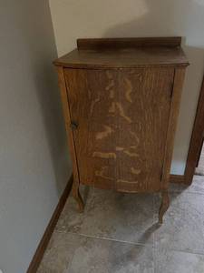 lot 46 image: Antique Storage Cabinet