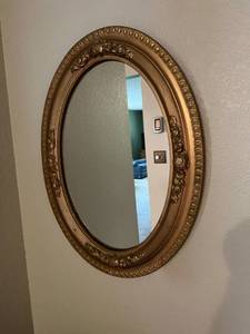 lot 47 image: Mirror