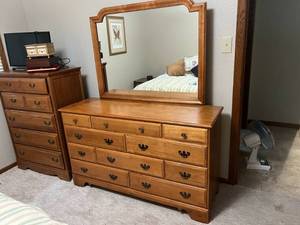 lot 48 image: Dresser with Mirror
