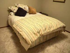 lot 50 image: Full Size Bed