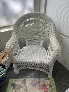 lot 57 image: Wicker Chair