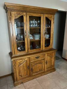 lot 1 image: Lighted Buffet