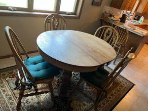 lot 2 image: Dining Table with 5 Chairs & 1 Leaf