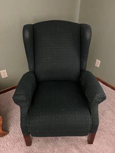 lot 4 image: High Back Recliner