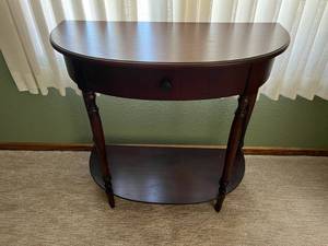 lot 5 image: Side Table