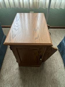 lot 10 image: Side Table