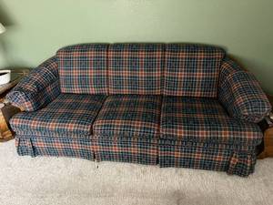 lot 12 image: Sofa