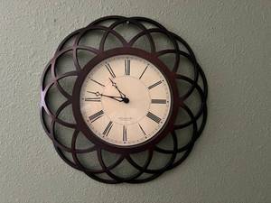 lot 16 image: Wall Clock