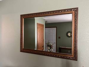 lot 18 image: Mirror