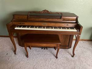 lot 19 image: Baldwin Piano