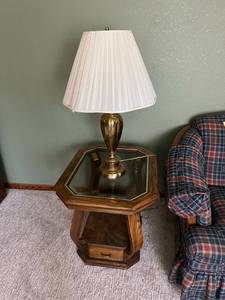 lot 20 image: End Table & Lamp