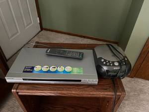 lot 21 image: Sony DVD Player w Remote & CD Clock Radio