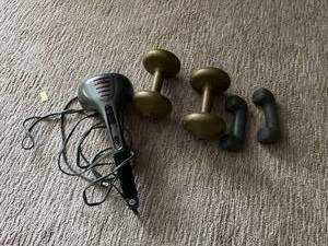 lot 22 image: Weights & Homedics Massager with Heat