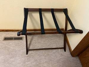 lot 25 image: Luggage Stand