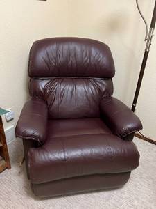 lot 38 image: Lazy Boy Swivel Recliner