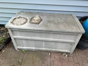 lot 71 image: Suncast Outdoor Storage Bench