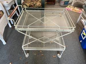 lot 72 image: Serving Cart