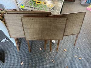 lot 73 image: 4 TV Trays