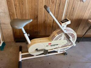 lot 75 image: Air Gometer Exercise Bike