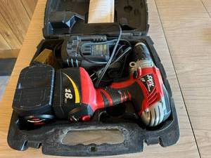 lot 79 image: Skil 18 Volt Cordless Drill Kit