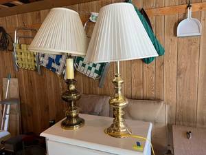 lot 84 image: Lamps