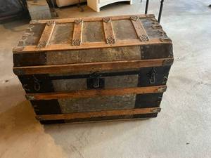 lot 86 image: Trunk