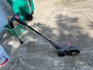 lot 106 image: Craftsman Edger